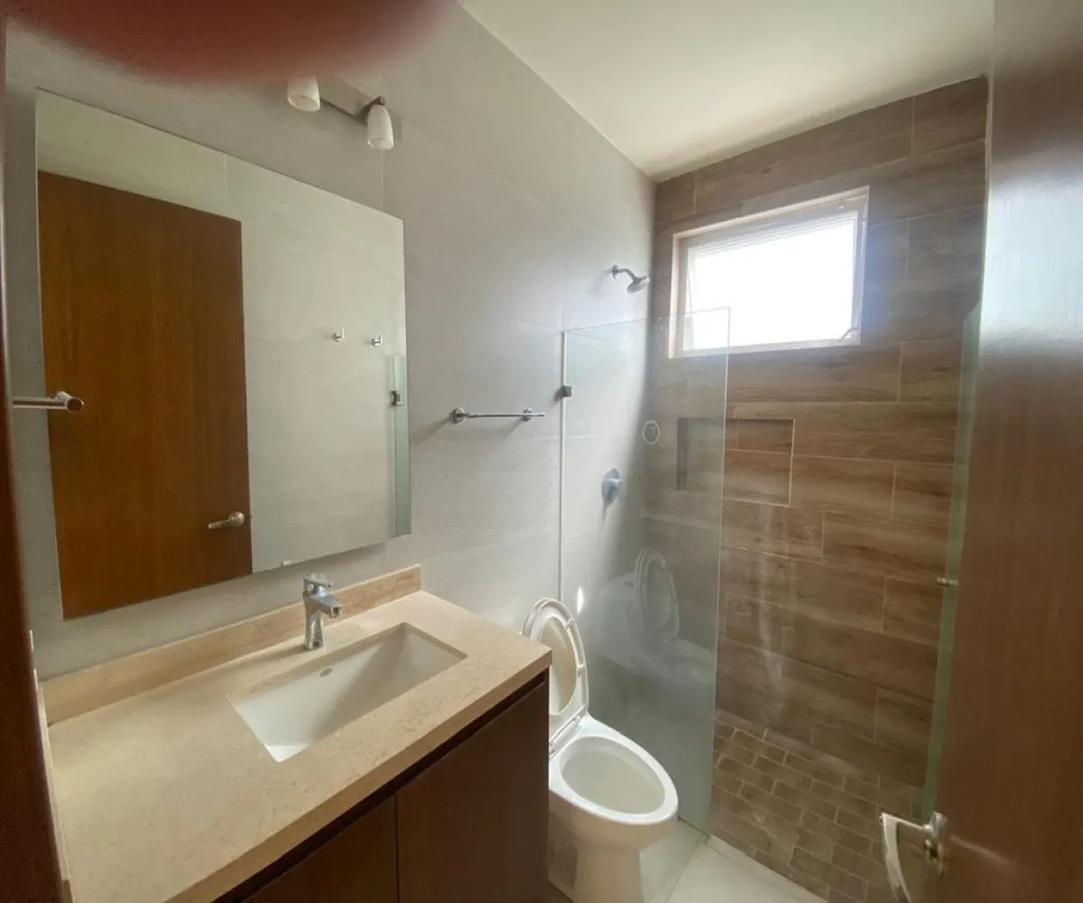 Casa En Venta,Bosques Vallarta,Circuito del Bosque 234 3, Zapopan, Jalisco 45134, 4 Habitaciones,3 Baños,Circuito del Bosque,1,pvxaHSL