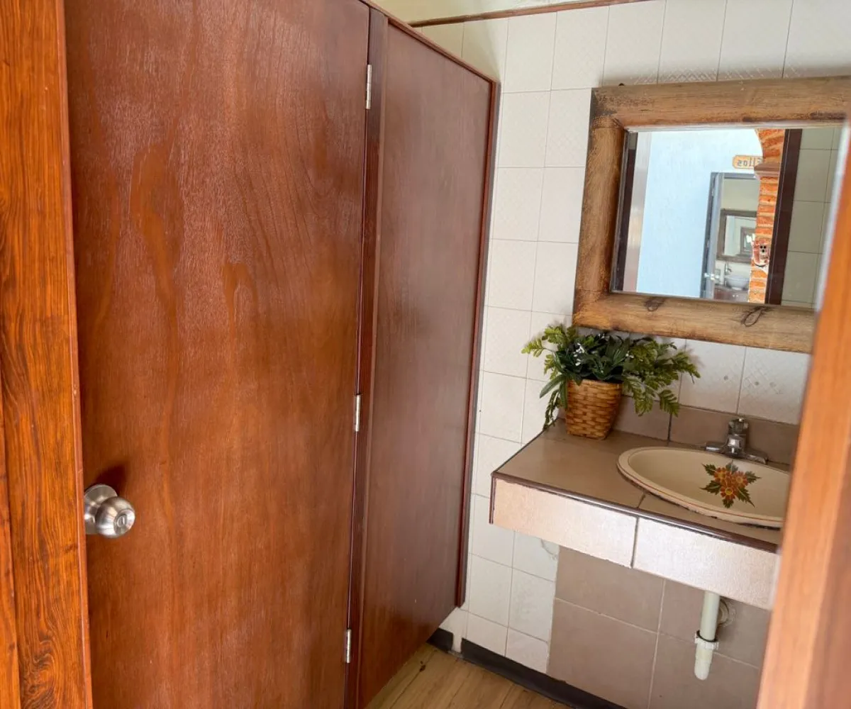 Casa En Venta,Ladron De Guevara,Isabel Prieto 766, Guadalajara, Jalisco 44600, 3 Habitaciones,2 Baños,Isabel Prieto,2,pnhWgcx