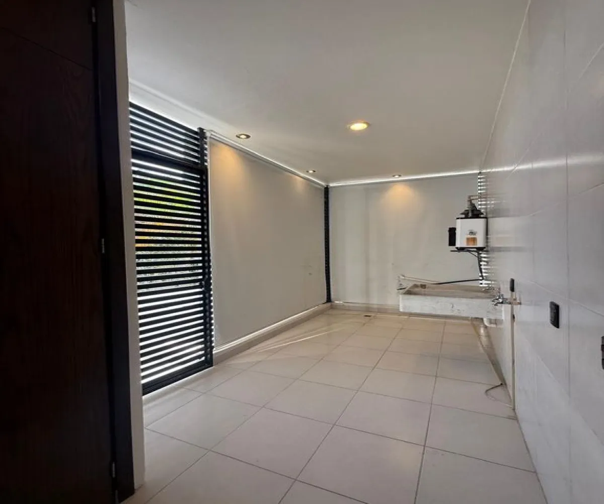 Casa En Venta,El manantial ,Avenida López Mateos Sur 5560, Tlajomulco de Zúñiga, Jalisco 45645, 4 Habitaciones,5 Baños,Avenida López Mateos Sur,2,pHnfLP4