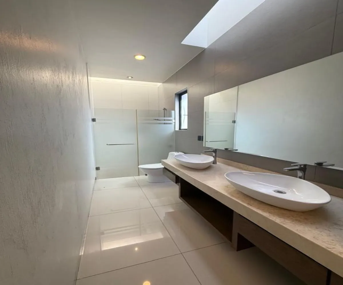 Casa En Venta,El manantial ,Avenida López Mateos Sur 5560, Tlajomulco de Zúñiga, Jalisco 45645, 4 Habitaciones,5 Baños,Avenida López Mateos Sur,2,pHnfLP4