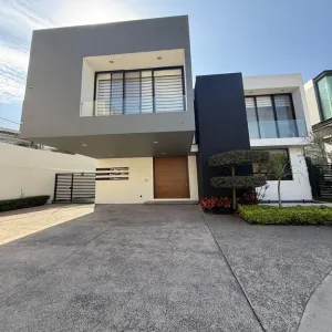 Casa En Venta,El manantial ,Avenida López Mateos Sur 5560, Tlajomulco de Zúñiga, Jalisco 45645, 4 Habitaciones,5 Baños,Avenida López Mateos Sur,2,pHnfLP4