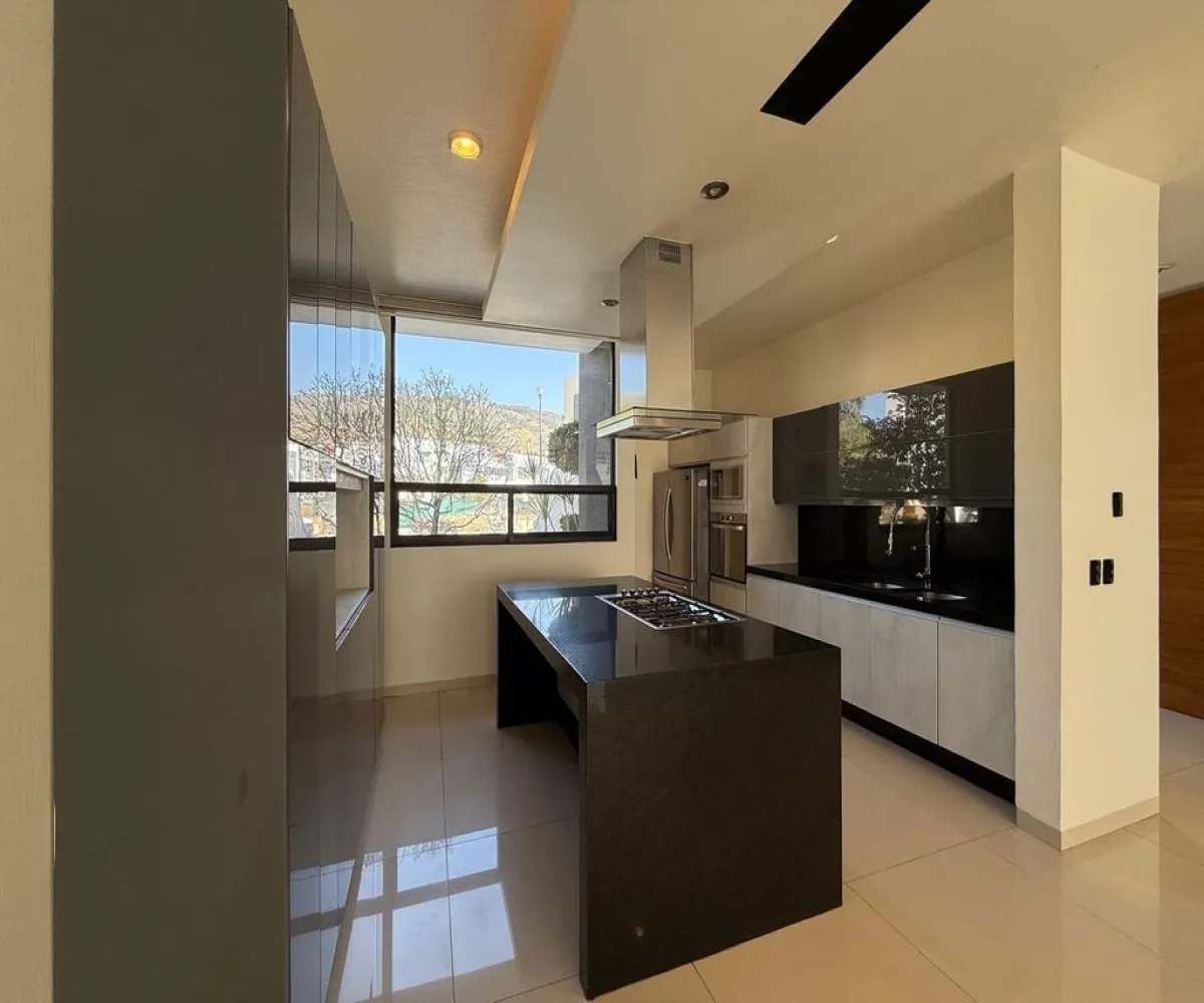 Casa En Venta,El manantial ,Avenida López Mateos Sur 5560, Tlajomulco de Zúñiga, Jalisco 45645, 4 Habitaciones,5 Baños,Avenida López Mateos Sur,2,pHnfLP4