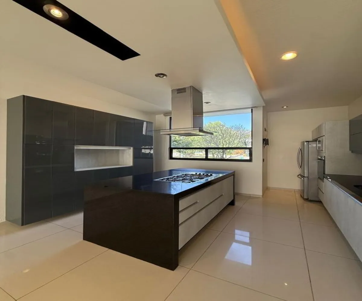 Casa En Venta,El manantial ,Avenida López Mateos Sur 5560, Tlajomulco de Zúñiga, Jalisco 45645, 4 Habitaciones,5 Baños,Avenida López Mateos Sur,2,pHnfLP4