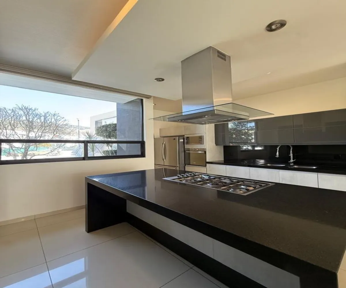 Casa En Venta,El manantial ,Avenida López Mateos Sur 5560, Tlajomulco de Zúñiga, Jalisco 45645, 4 Habitaciones,5 Baños,Avenida López Mateos Sur,2,pHnfLP4