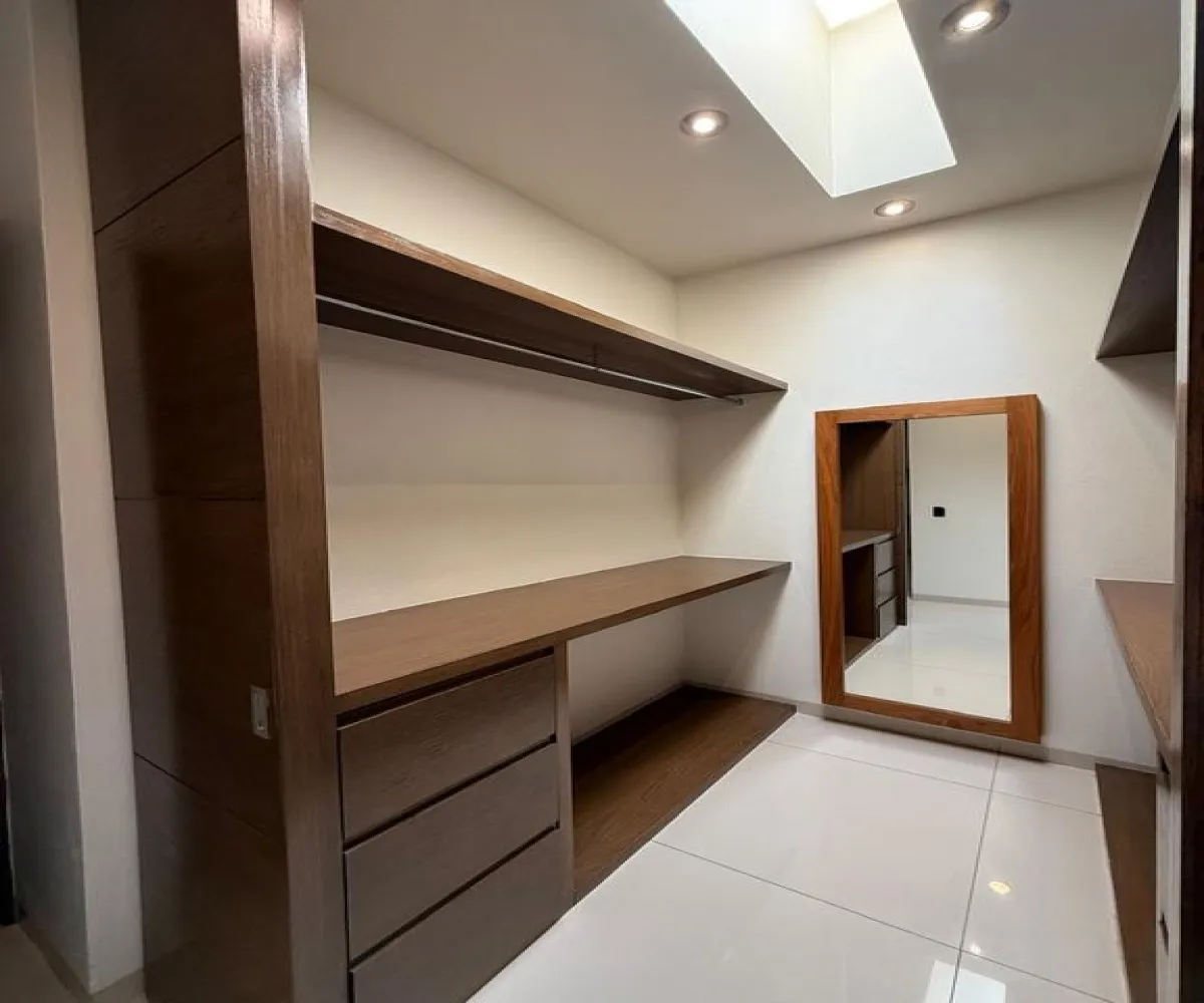 Casa En Venta,El manantial ,Avenida López Mateos Sur 5560, Tlajomulco de Zúñiga, Jalisco 45645, 4 Habitaciones,5 Baños,Avenida López Mateos Sur,2,pHnfLP4