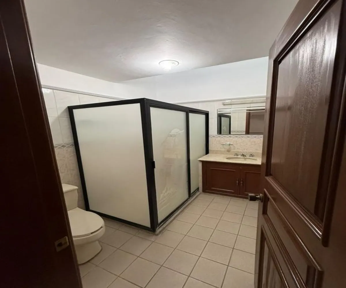 Casa En Renta,Virreyes,Avenida Naciones Unidas 5677, Zapopan, Jalisco 45110, 5 Habitaciones,3 Baños,Avenida Naciones Unidas,2,pl8P3pW