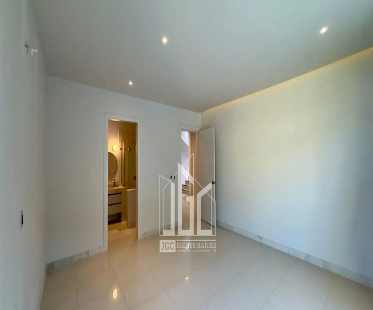 Casa En Venta,Los Gavilanes,Paseo Lago Nogal 63, Tlajomulco de Zúñiga, Jalisco 45645, 5 Habitaciones,6 Baños,Paseo Lago Nogal,3,pqqMoRo