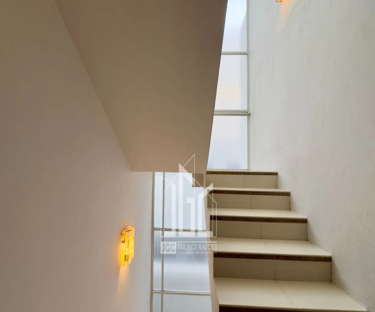 Casa En Venta,Los Gavilanes,Paseo Lago Nogal 63, Tlajomulco de Zúñiga, Jalisco 45645, 5 Habitaciones,6 Baños,Paseo Lago Nogal,3,pqqMoRo