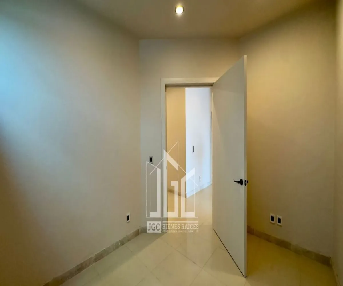 Casa En Venta,Los Gavilanes,Paseo Lago Nogal 63, Tlajomulco de Zúñiga, Jalisco 45645, 5 Habitaciones,6 Baños,Paseo Lago Nogal,3,pqqMoRo