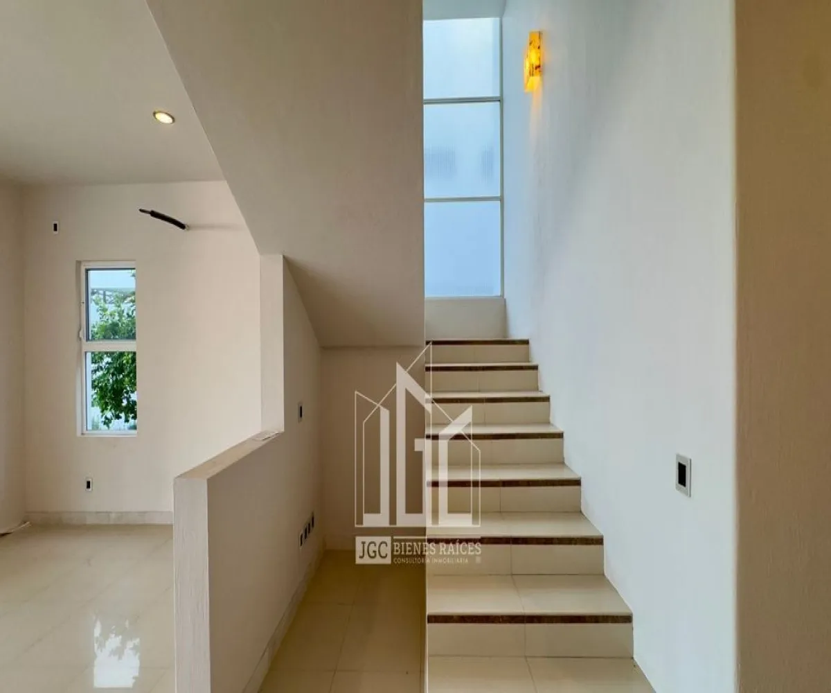 Casa En Venta,Los Gavilanes,Paseo Lago Nogal 63, Tlajomulco de Zúñiga, Jalisco 45645, 5 Habitaciones,6 Baños,Paseo Lago Nogal,3,pqqMoRo