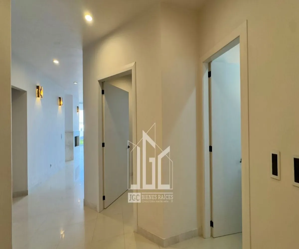 Casa En Venta,Los Gavilanes,Paseo Lago Nogal 63, Tlajomulco de Zúñiga, Jalisco 45645, 5 Habitaciones,6 Baños,Paseo Lago Nogal,3,pqqMoRo