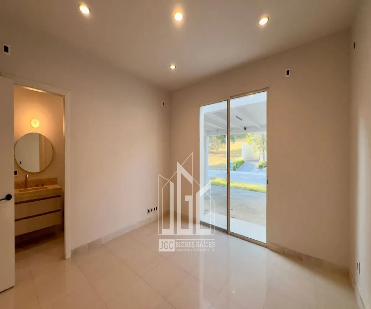 Casa En Venta,Los Gavilanes,Paseo Lago Nogal 63, Tlajomulco de Zúñiga, Jalisco 45645, 5 Habitaciones,6 Baños,Paseo Lago Nogal,3,pqqMoRo
