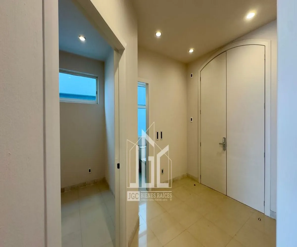 Casa En Venta,Los Gavilanes,Paseo Lago Nogal 63, Tlajomulco de Zúñiga, Jalisco 45645, 5 Habitaciones,6 Baños,Paseo Lago Nogal,3,pqqMoRo