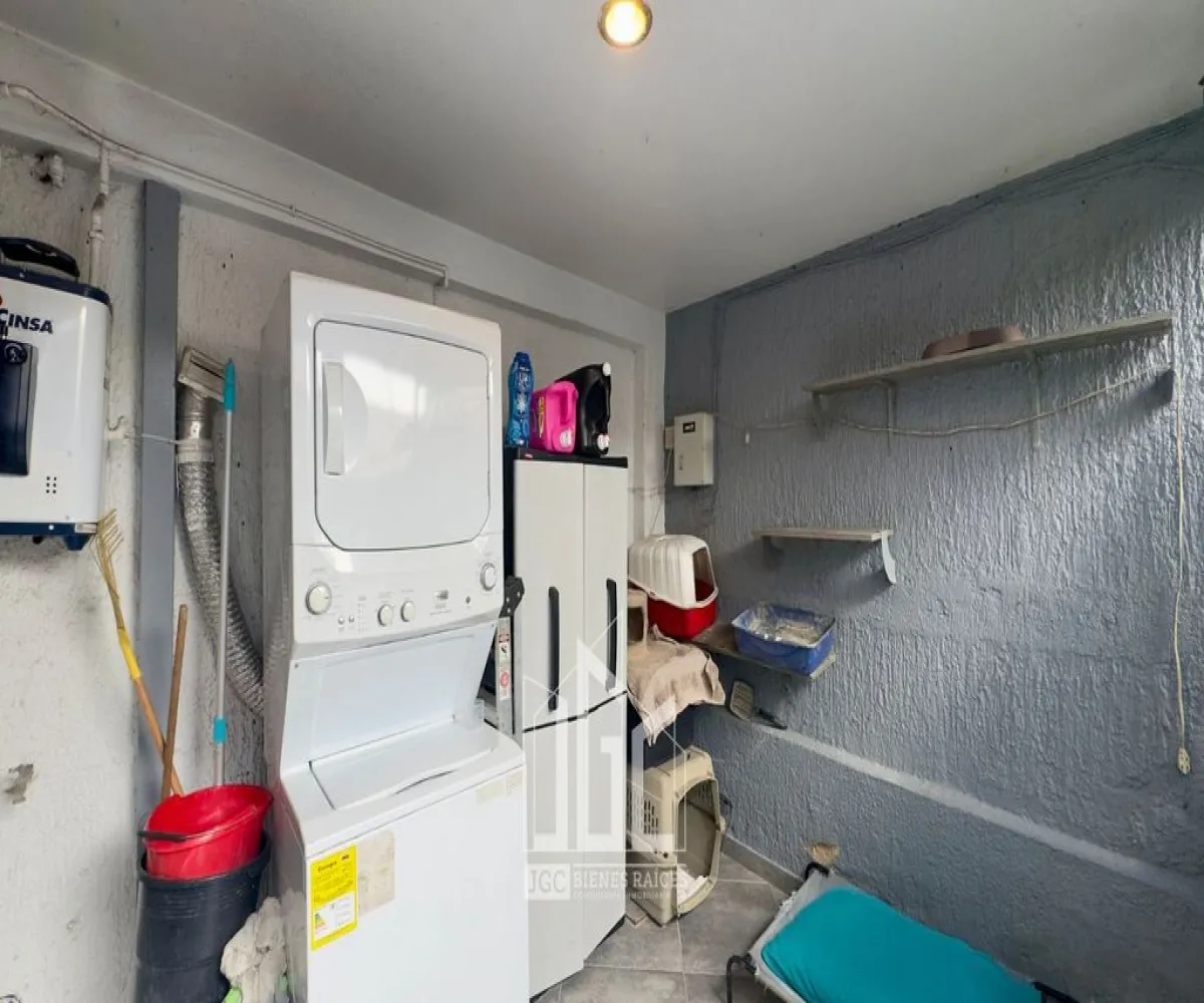 Casa En Venta,Revolución,Canutillo 3010, San Pedro Tlaquepaque, Jalisco 45580, 2 Habitaciones,2 Baños,Canutillo,2,pH4e7ip