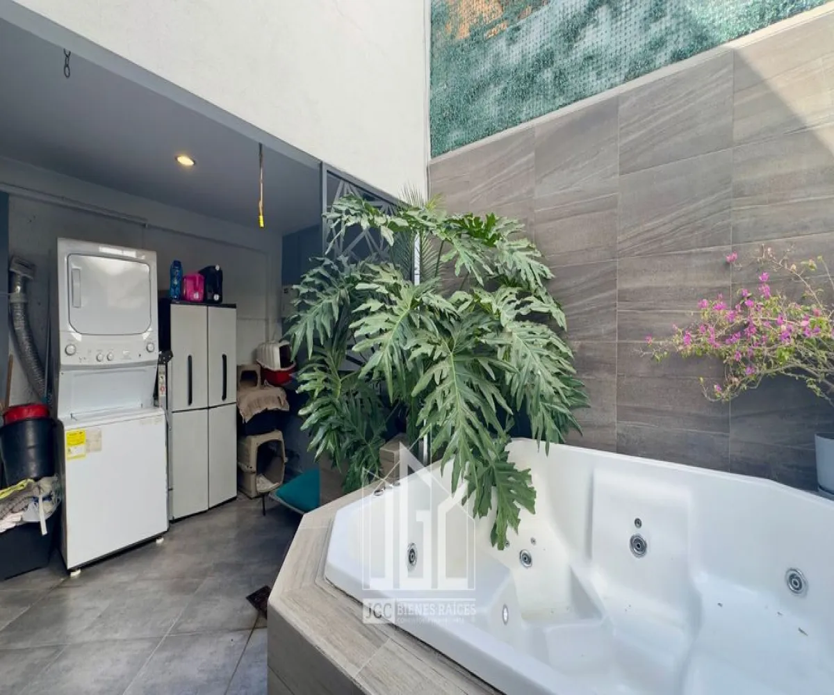 Casa En Venta,Revolución,Canutillo 3010, San Pedro Tlaquepaque, Jalisco 45580, 2 Habitaciones,2 Baños,Canutillo,2,pH4e7ip