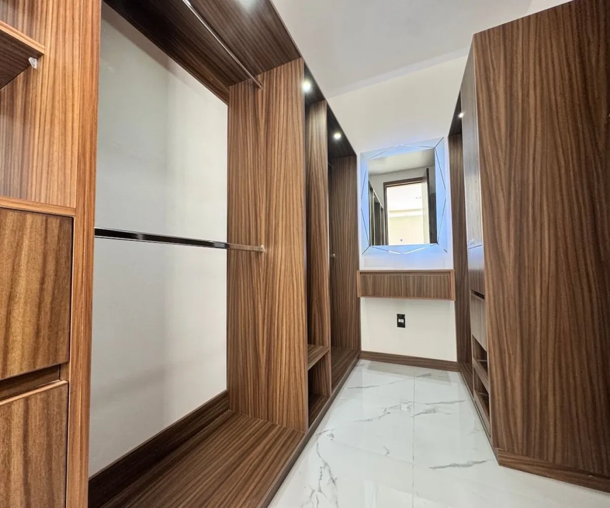 Casa En Venta,Jardines del Vergel,Prolongación Río Blanco 1900, Zapopan, Jalisco 45180, 5 Habitaciones,5 Baños,Prolongación Río Blanco,3,pho4Q9h