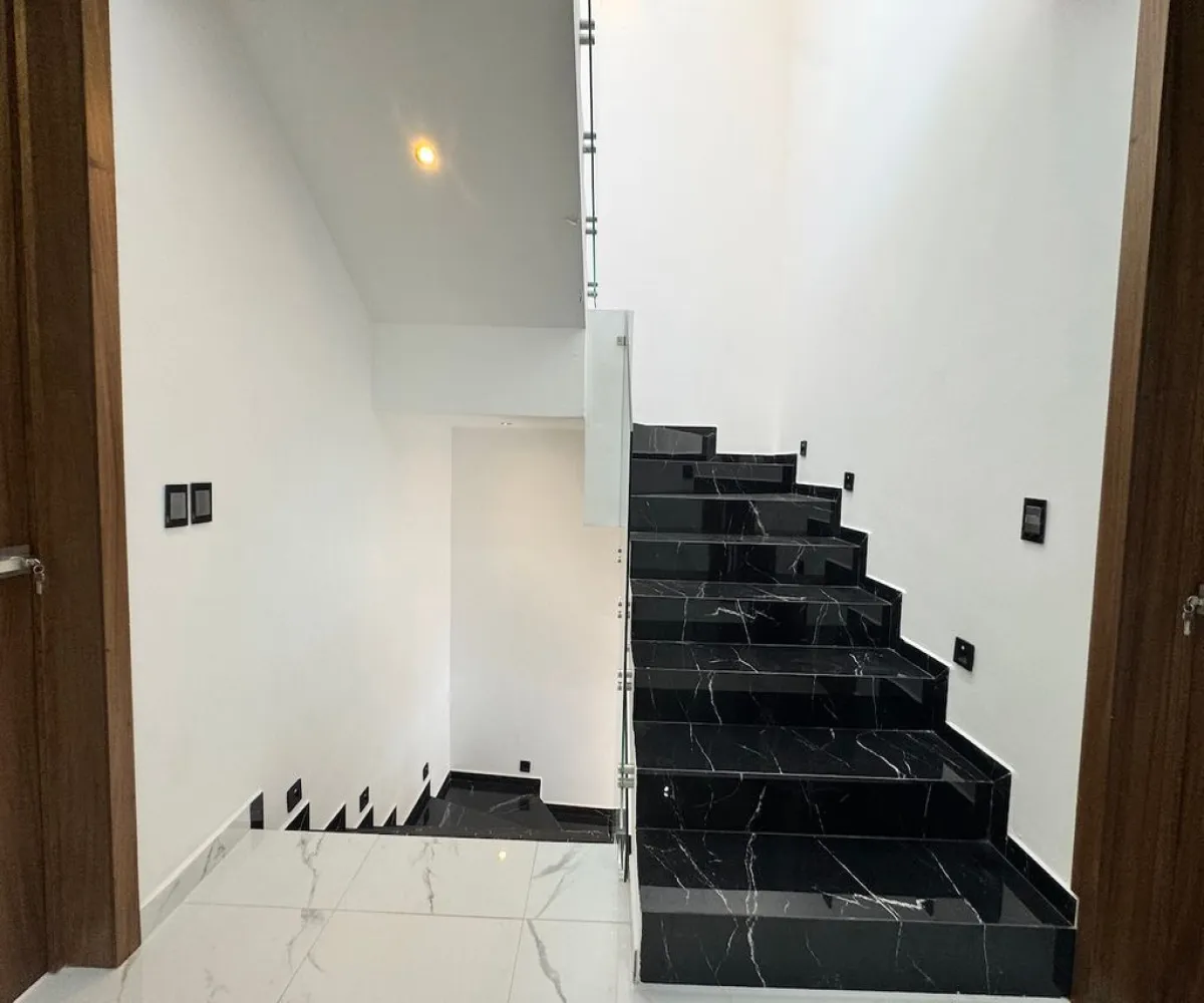 Casa En Venta,Jardines del Vergel,Prolongación Río Blanco 1900, Zapopan, Jalisco 45180, 5 Habitaciones,5 Baños,Prolongación Río Blanco,3,pho4Q9h