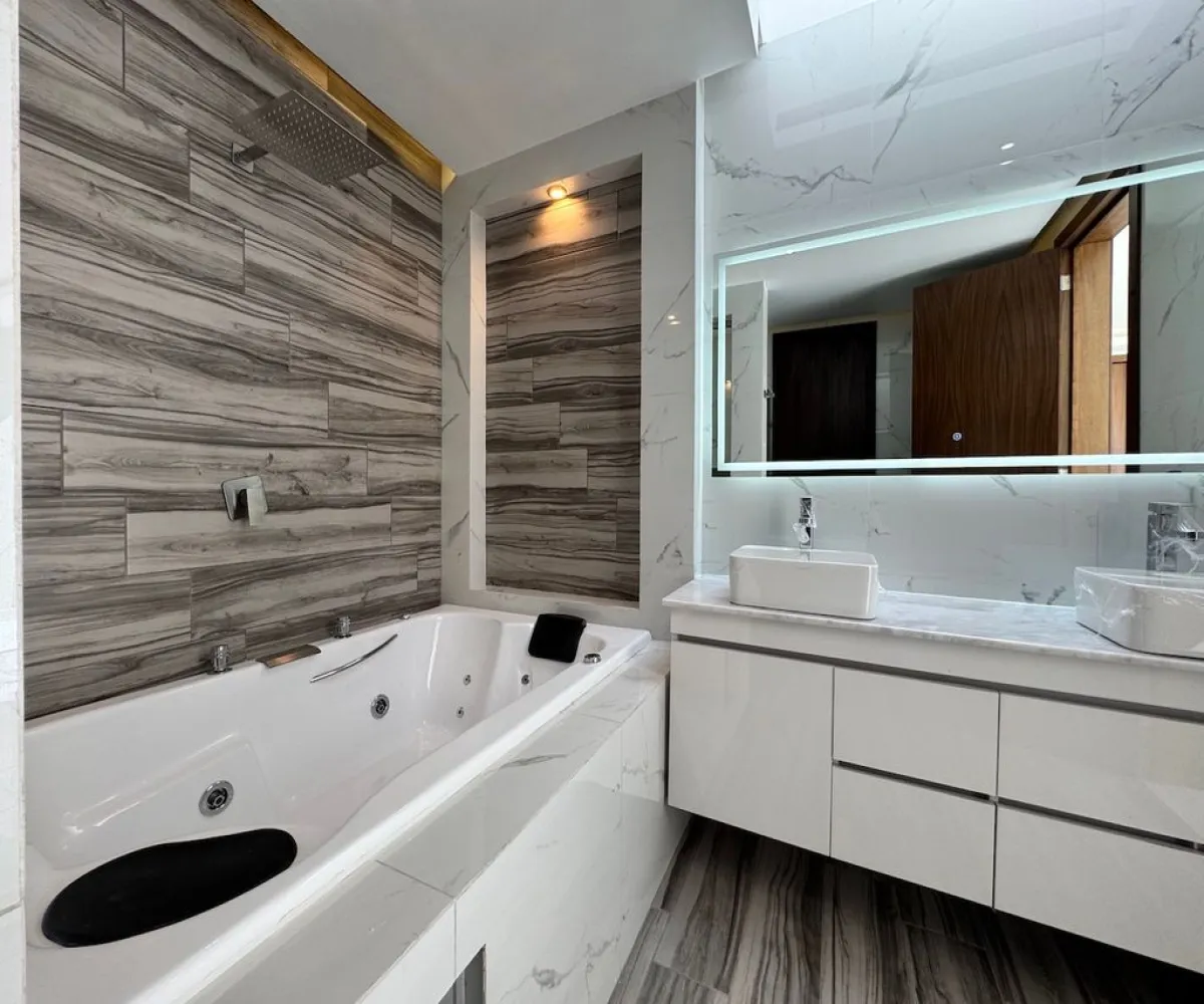 Casa En Venta,Jardines del Vergel,Prolongación Río Blanco 1900, Zapopan, Jalisco 45180, 5 Habitaciones,5 Baños,Prolongación Río Blanco,3,pho4Q9h