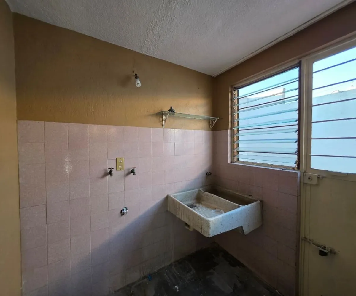 Casa En Renta,Independencia Oriente,Montes Urales 1338, Guadalajara, Jalisco 44340, 4 Habitaciones,3 Baños,Montes Urales,1,pdS6HXT