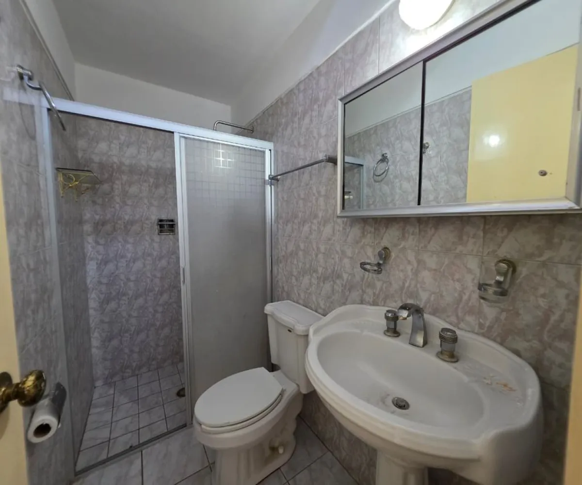 Casa En Renta,Independencia Oriente,Montes Urales 1338, Guadalajara, Jalisco 44340, 4 Habitaciones,3 Baños,Montes Urales,1,pdS6HXT