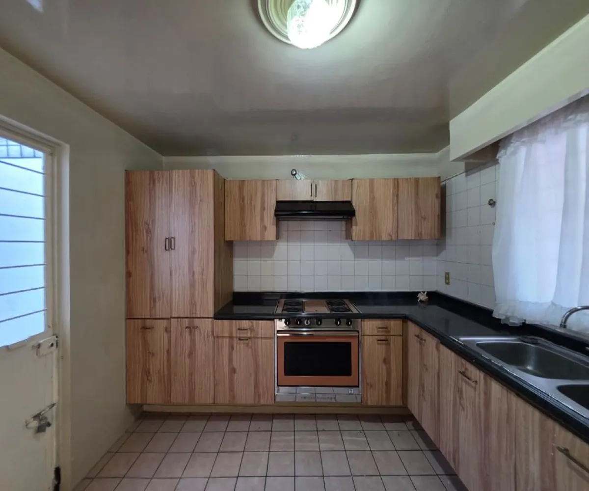 Casa En Renta,Independencia Oriente,Montes Urales 1338, Guadalajara, Jalisco 44340, 4 Habitaciones,3 Baños,Montes Urales,1,pdS6HXT