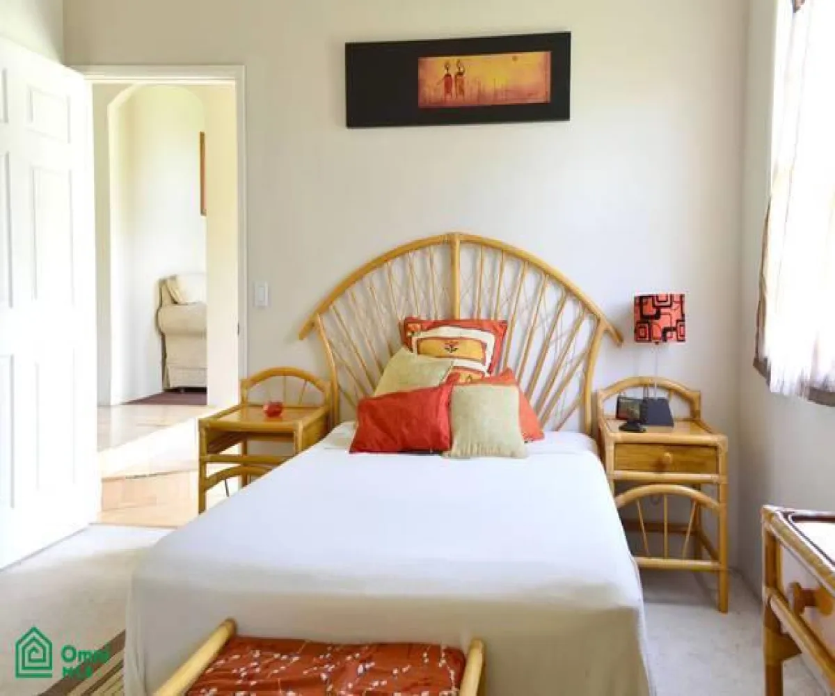 Casa En Venta,La Venta Del Astillero,Callejon de los Pinos 899, Zapopan, Jalisco 45221, 7 Habitaciones,4 Baños,Callejon de los Pinos,1,MX251048080