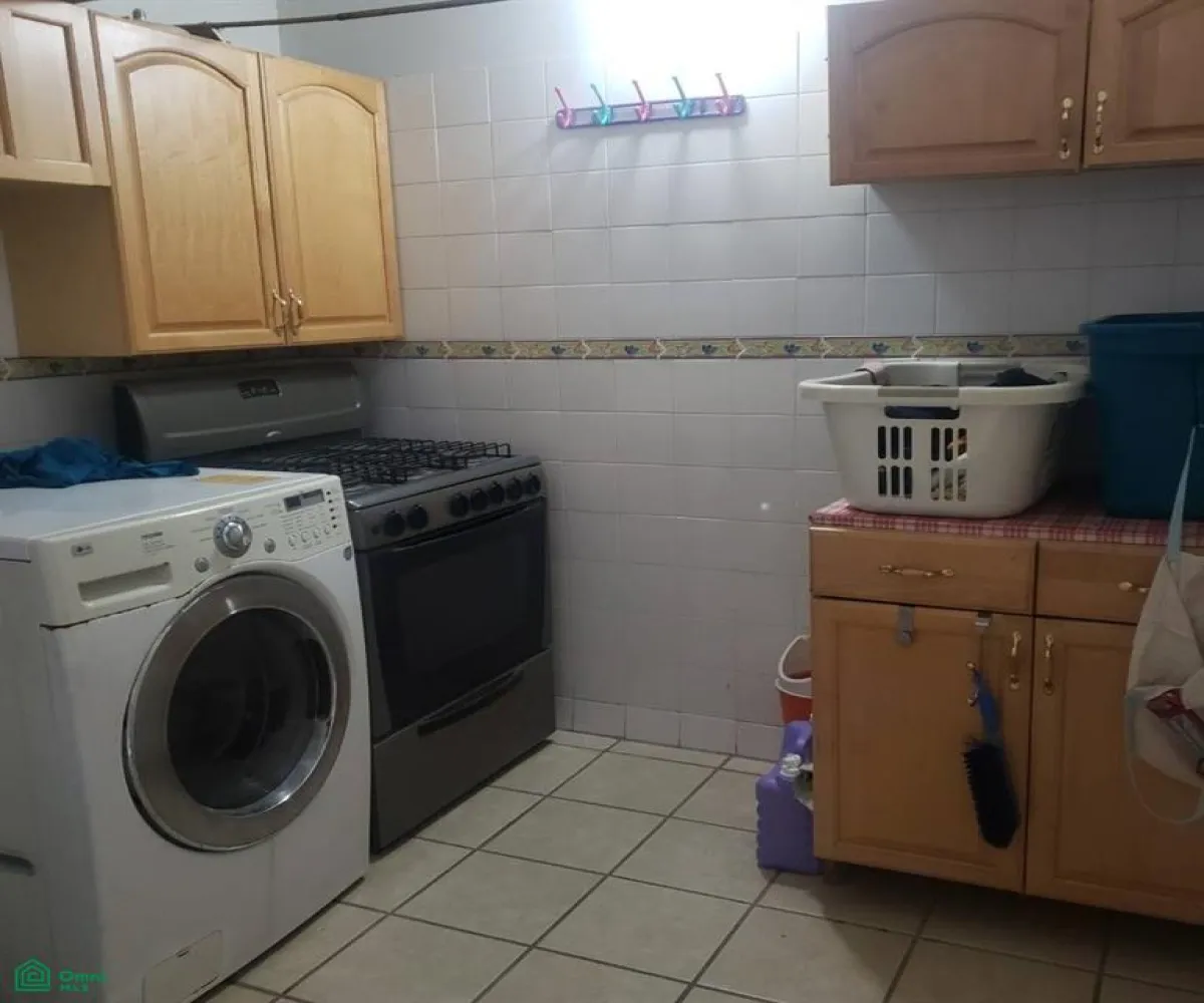 Casa En Venta,La Venta Del Astillero,Callejon de los Pinos 899, Zapopan, Jalisco 45221, 7 Habitaciones,4 Baños,Callejon de los Pinos,1,MX251048080