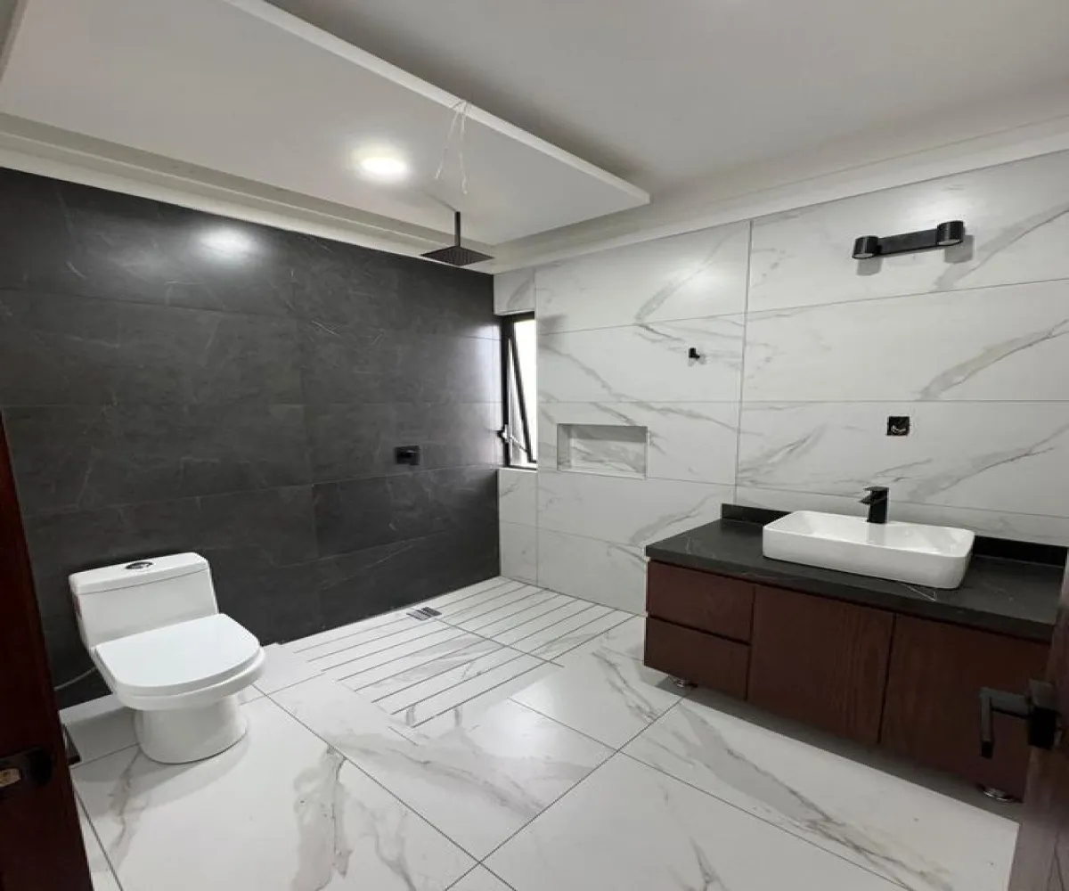 Casa En Venta,capital norte,Avenida Paseo de la Cantera 765, Zapopan, Jalisco 45134, 4 Habitaciones,4 Baños,Avenida Paseo de la Cantera,1,pv4rwfm