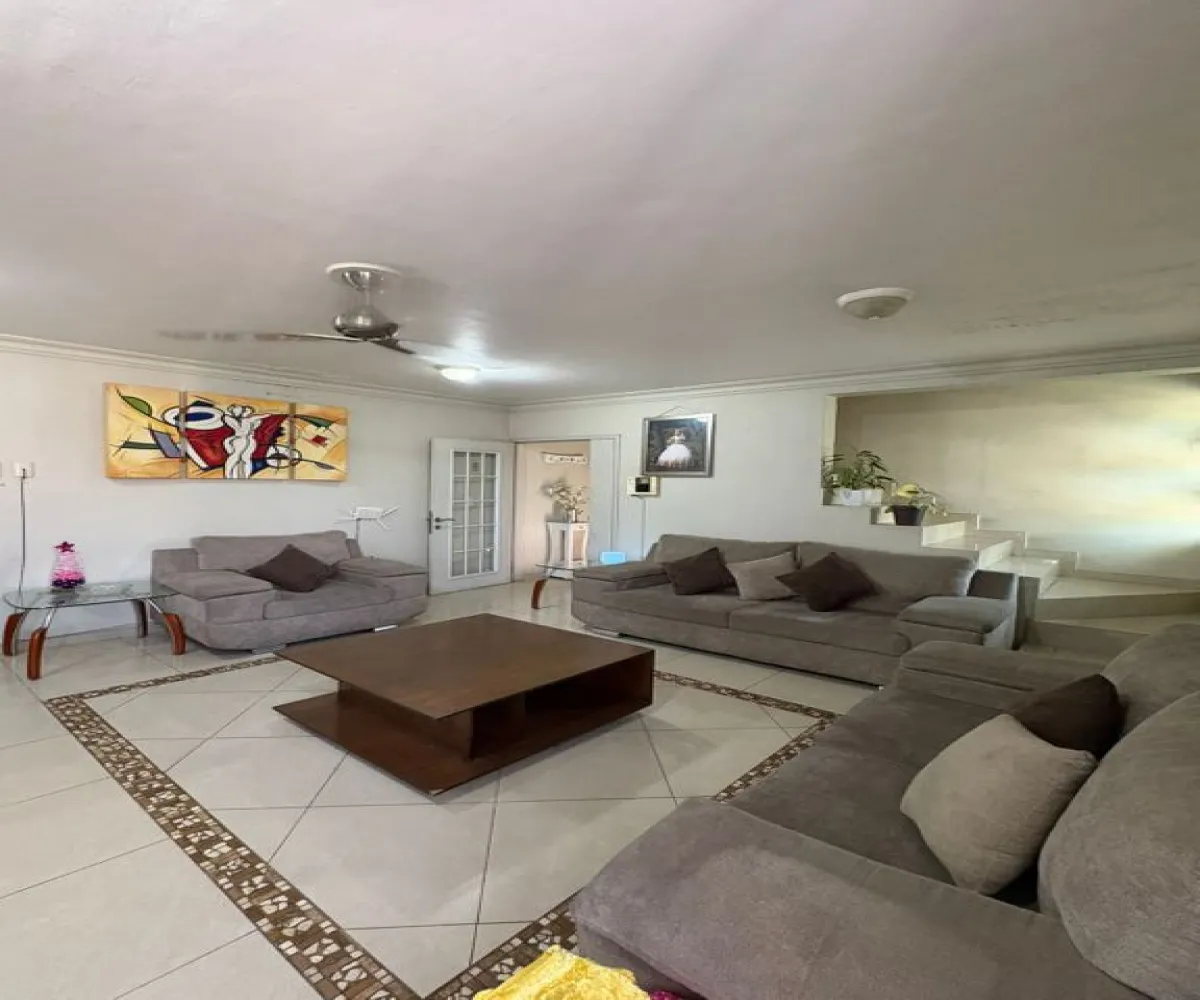 Casa En Venta,El Tapatío,Avenida Patria 3648, San Pedro Tlaquepaque, Jalisco 45588, 3 Habitaciones,3 Baños,Avenida Patria,3,paObO5J