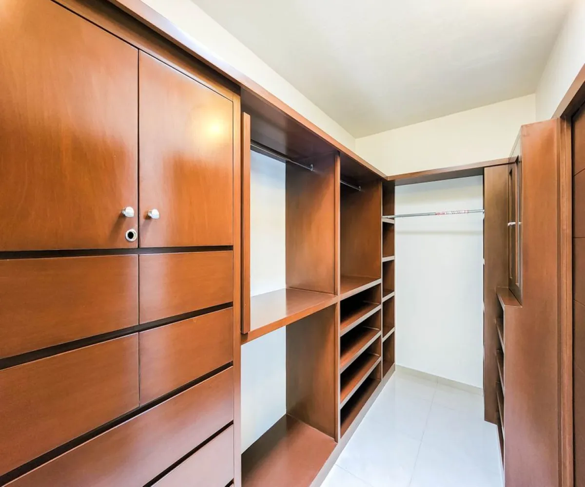 Casa En Renta,Valle del Imperio Sueco S/N, Zapopan, Jalisco 45134, 4 Habitaciones,3 Baños,Valle del Imperio Sueco,1,ptrVdSJ