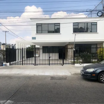 Casa En Renta,Ladron De Guevara,Calle Garibaldi 2450, Guadalajara, Jalisco 44600, 4 Habitaciones,2 Baños,Calle Garibaldi,2,pEyesBb
