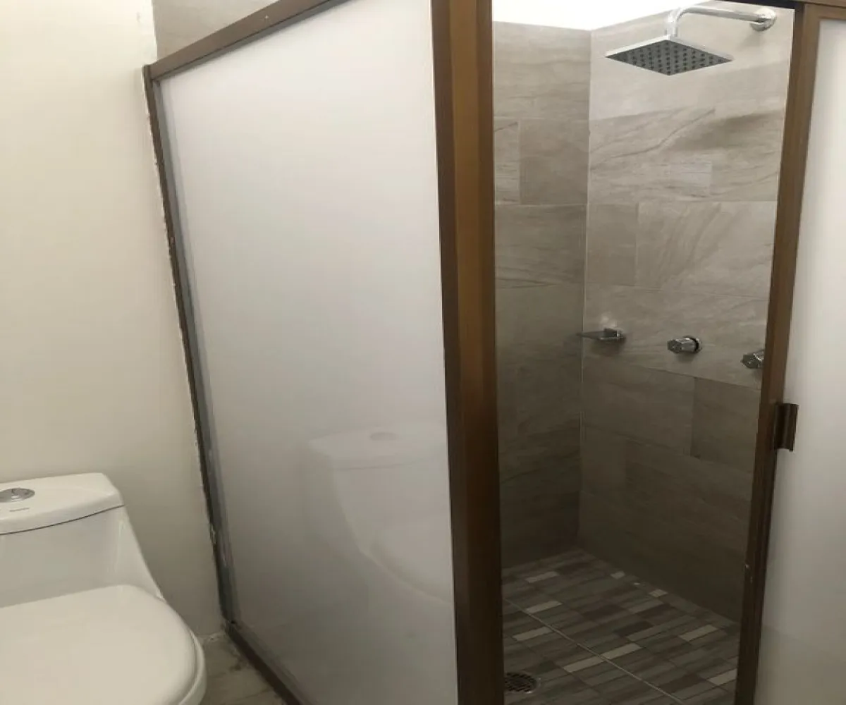 Casa En Renta,Ladron De Guevara,Calle Garibaldi 2450, Guadalajara, Jalisco 44600, 4 Habitaciones,2 Baños,Calle Garibaldi,2,pEyesBb