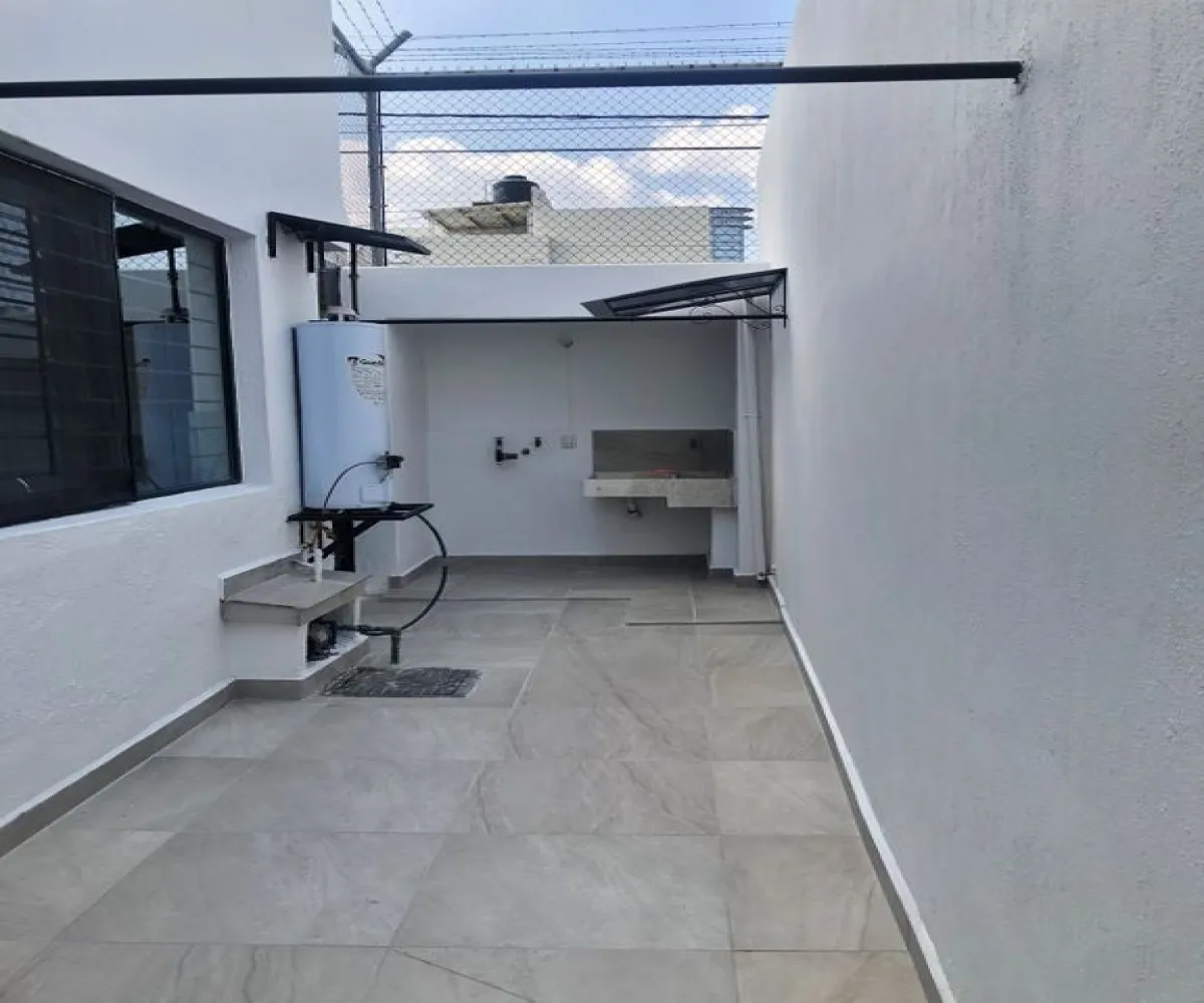 Casa En Renta,Ladron De Guevara,Calle Garibaldi 2450, Guadalajara, Jalisco 44600, 4 Habitaciones,2 Baños,Calle Garibaldi,2,pEyesBb
