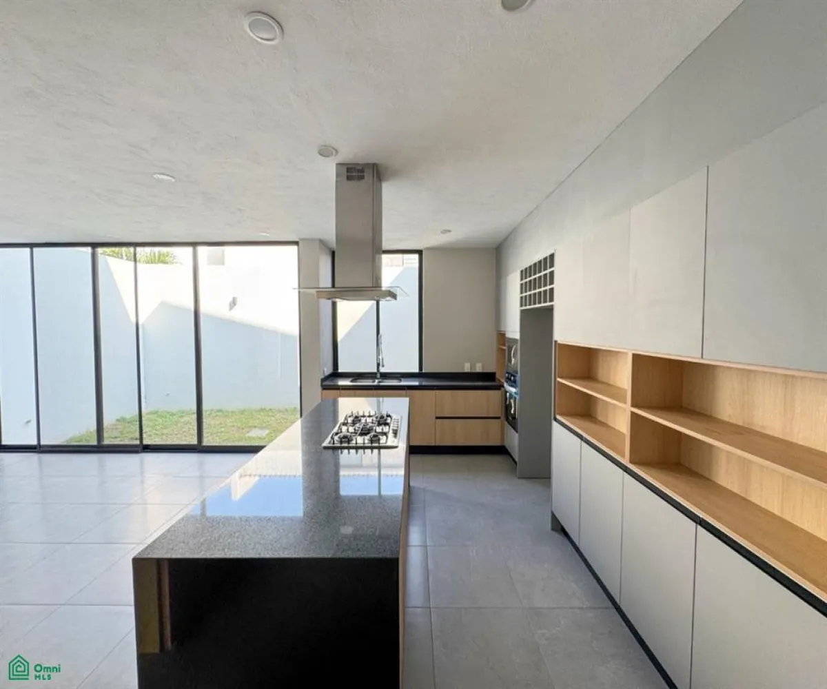 Casa En Venta,Sendero Real,Avenida Sender Las Moras 184, Tlajomulco de Zuniga, Jalisco 45645, 4 Habitaciones,3 Baños,Avenida Sender Las Moras,2,MX251049370
