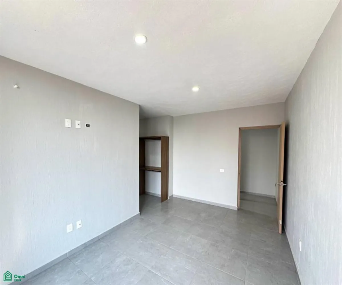 Casa En Venta,Sendero Real,Avenida Sender Las Moras 184, Tlajomulco de Zuniga, Jalisco 45645, 4 Habitaciones,3 Baños,Avenida Sender Las Moras,2,MX251049370