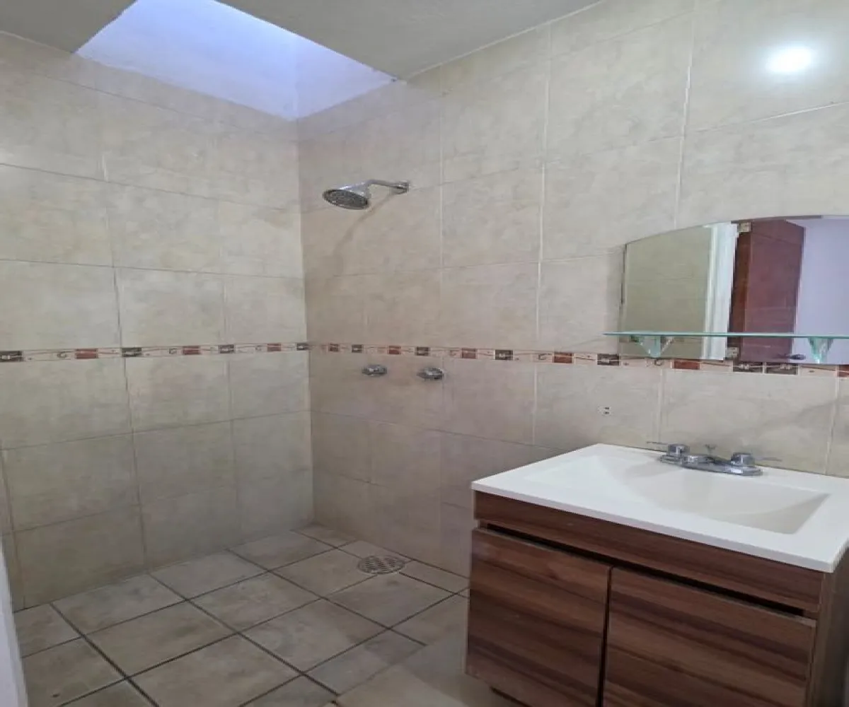 Casa En Venta,Fraccionamiento Cumbres del Nilo,Lola Alvarez Bravo 1574, Guadalajara, Jalisco 45529, 3 Habitaciones,2 Baños,Lola Alvarez Bravo,2,pblGw15