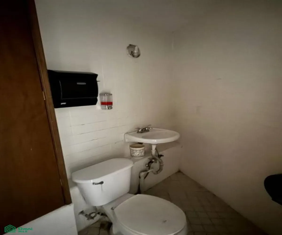 Local En Renta,Loma Bonita,Av Conchita 3251, Zapopan, Jalisco 45086, 3 Habitaciones,3 Baños,Av Conchita,2,MX251052425