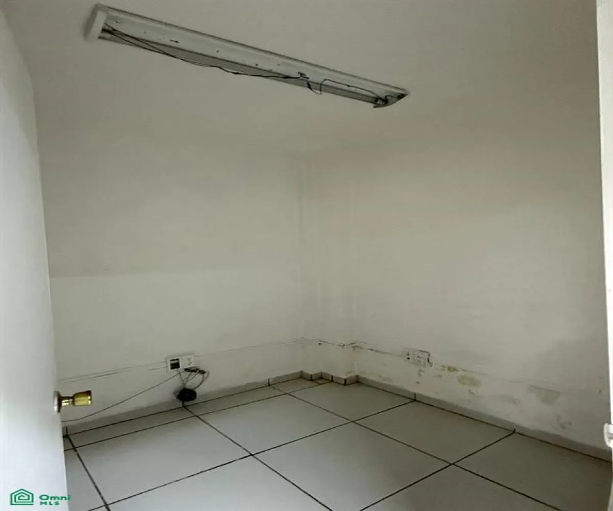 Local En Renta,Loma Bonita,Av Conchita 3251, Zapopan, Jalisco 45086, 3 Habitaciones,3 Baños,Av Conchita,2,MX251052425