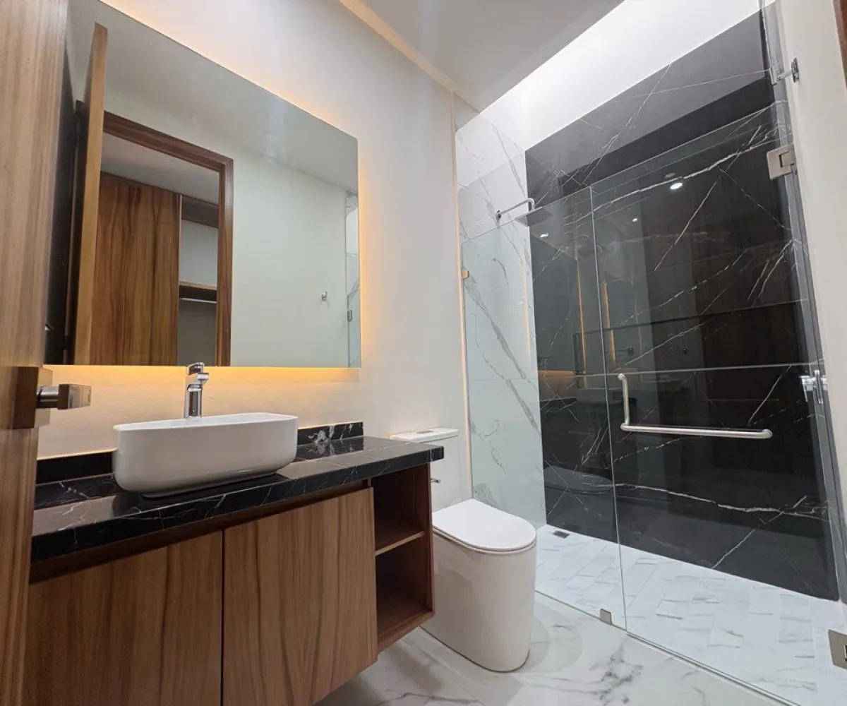 Casa En Venta,Res Virreyes,Villa Verona 00 00, Zapopan, Jalisco 45110, 4 Habitaciones,5 Baños,Villa Verona ,3,p18mom1