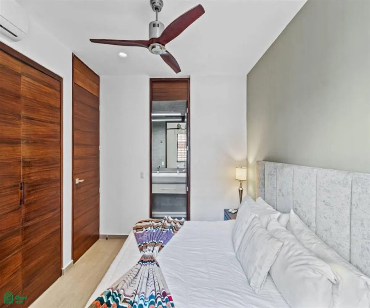 Departamento En Venta,Emiliano Zapata,Venustiano Carranza 268 Unit 705, Puerto Vallarta, Jalisco 48380, 2 Habitaciones,2 Baños,Venustiano Carranza,3,MX251053088
