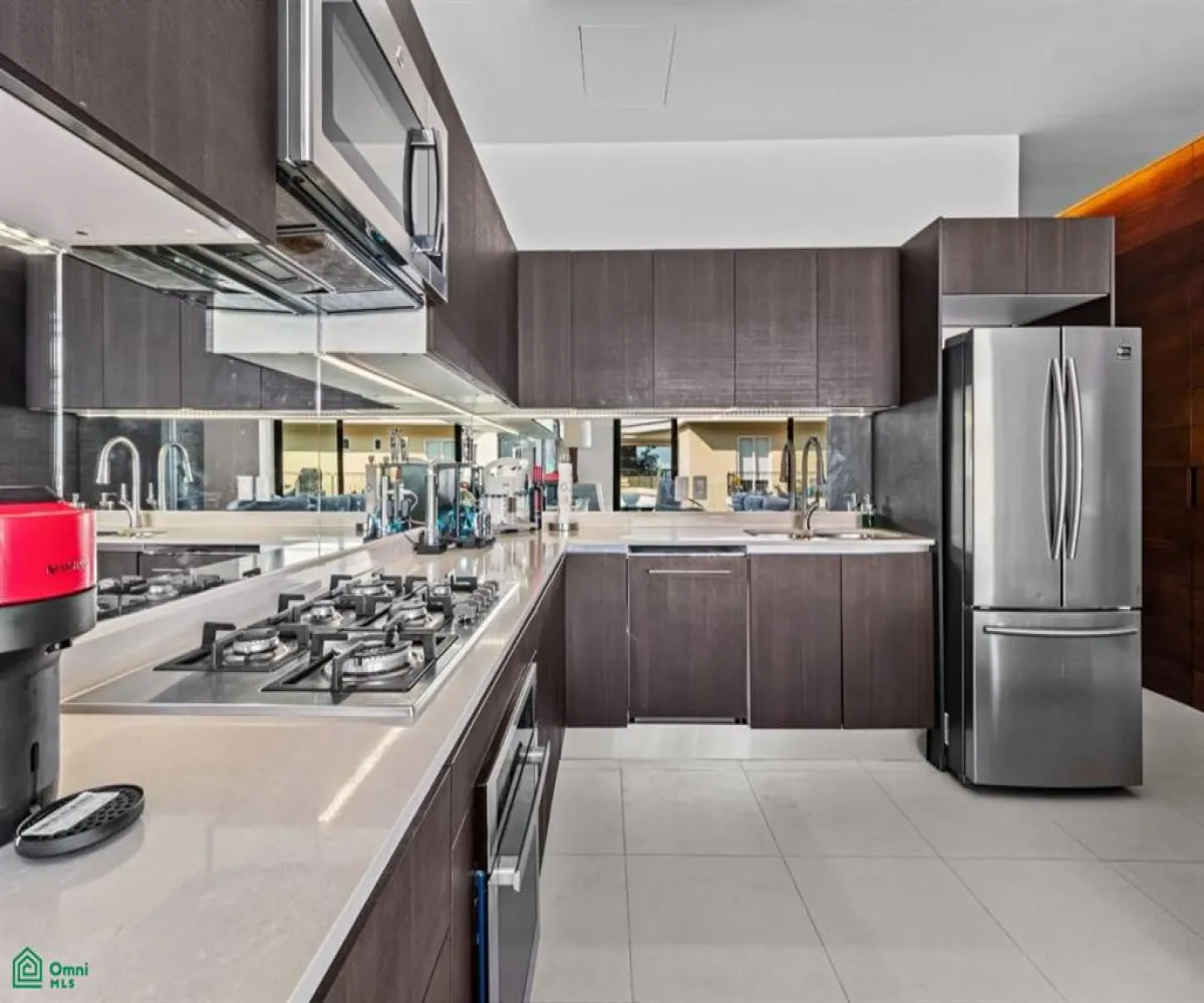 Departamento En Venta,Emiliano Zapata,Venustiano Carranza 268 Unit 705, Puerto Vallarta, Jalisco 48380, 2 Habitaciones,2 Baños,Venustiano Carranza,3,MX251053088