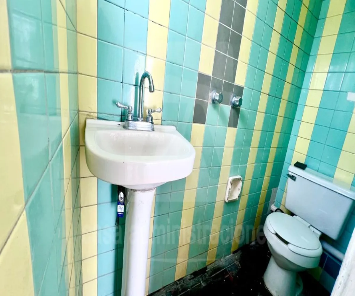 Casa En Venta,Independencia Oriente,Calle Los Alpes 1548, Guadalajara, Jalisco 44340, 5 Habitaciones,2 Baños,Calle Los Alpes,1,pycMcbg