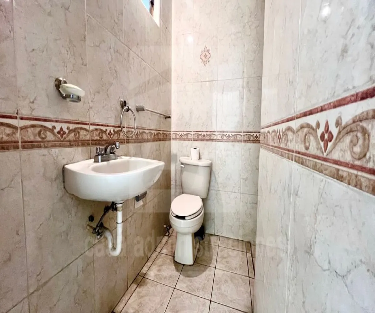 Casa En Venta,Independencia Oriente,Calle Los Alpes 1548, Guadalajara, Jalisco 44340, 5 Habitaciones,2 Baños,Calle Los Alpes,1,pycMcbg