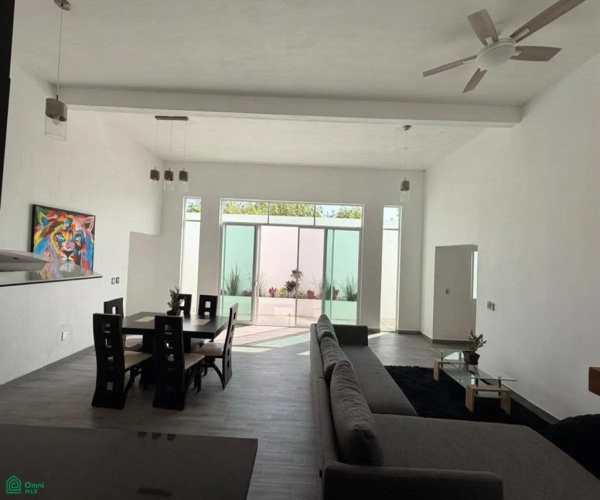 Casa En Venta,Chapala Centro,Avenida Los Lirios 17a, Chapala, Jalisco 45900, 3 Habitaciones,2 Baños,Avenida Los Lirios,MX251054088