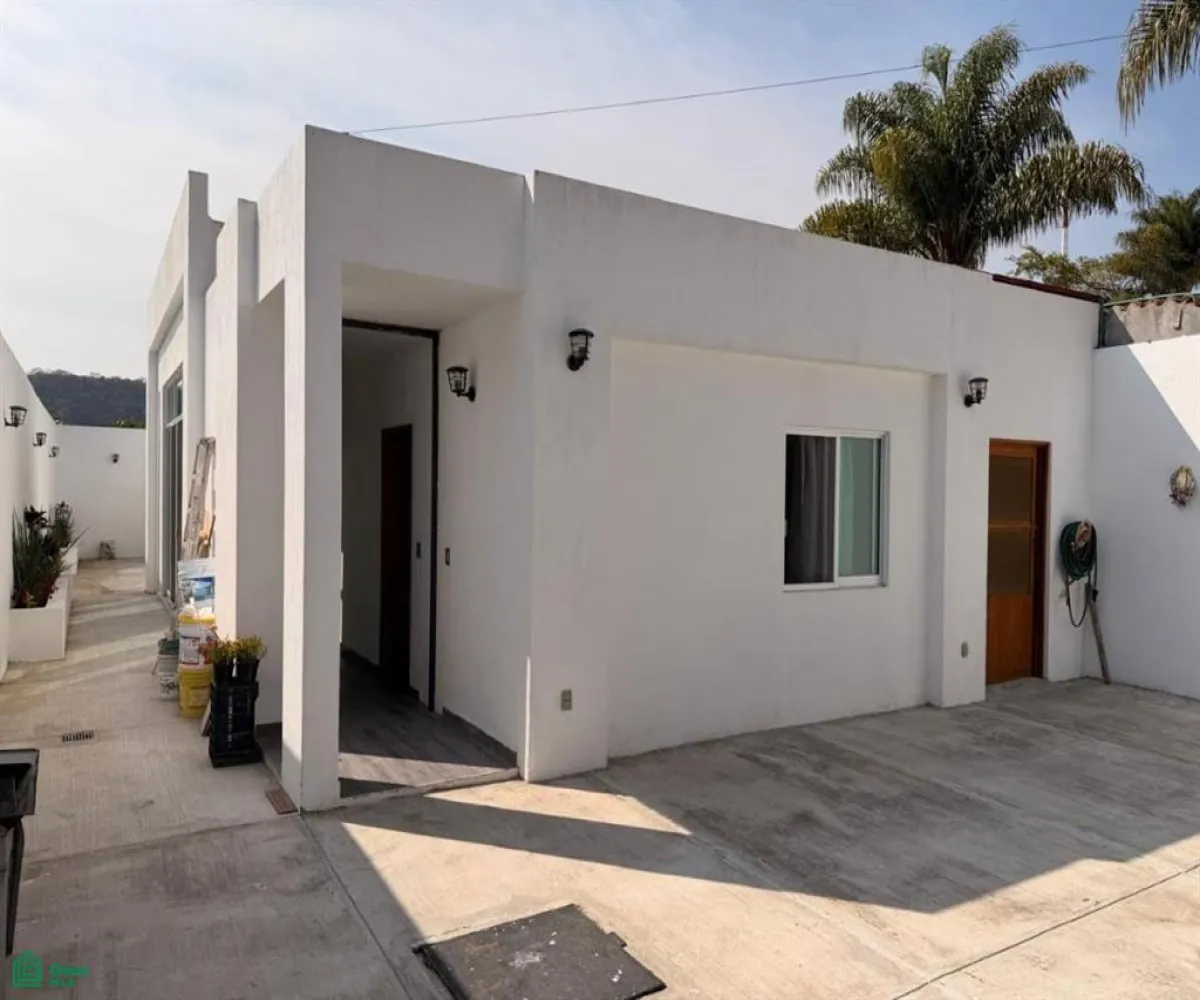 Casa En Venta,Chapala Centro,Avenida Los Lirios 17a, Chapala, Jalisco 45900, 3 Habitaciones,2 Baños,Avenida Los Lirios,MX251054088