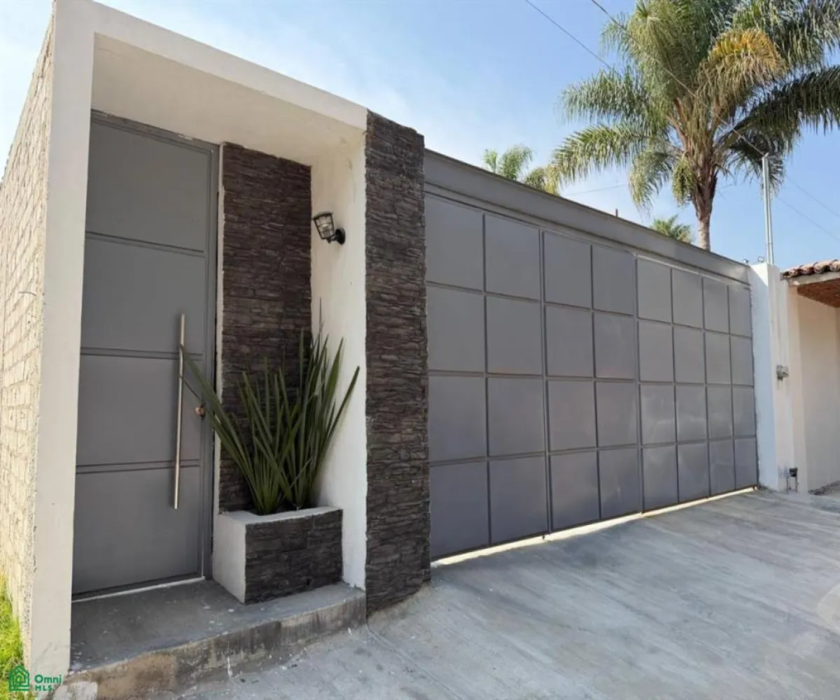 Casa En Venta,Chapala Centro,Avenida Los Lirios 17a, Chapala, Jalisco 45900, 3 Habitaciones,2 Baños,Avenida Los Lirios,MX251054088