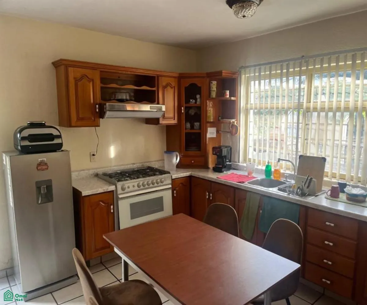 Casa En Venta,Altamira,Avenida Romanos 367, Zapopan, Jalisco 45160, 5 Habitaciones,4 Baños,Avenida Romanos,2,MX251054124