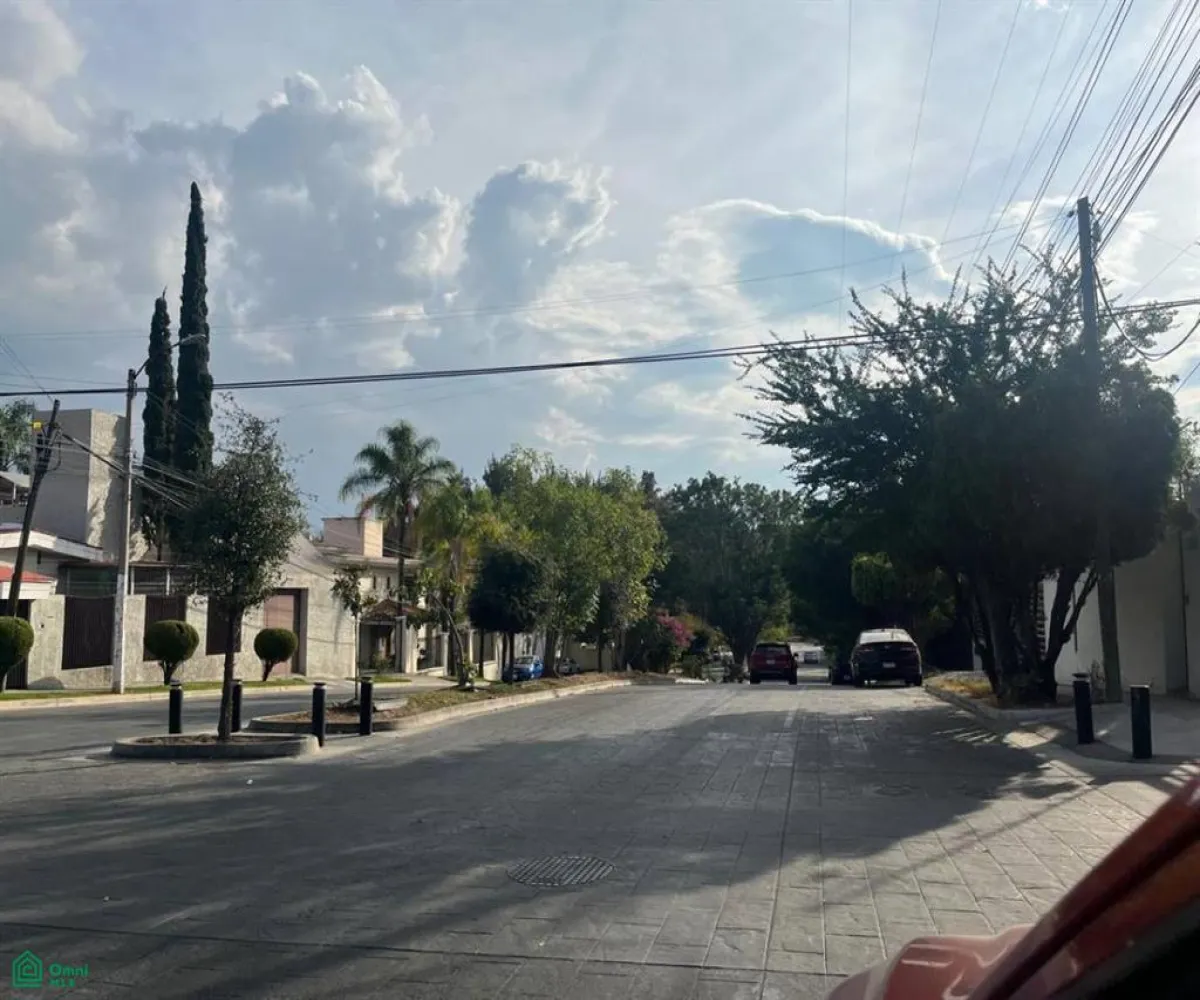 Casa En Venta,Altamira,Avenida Romanos 367, Zapopan, Jalisco 45160, 5 Habitaciones,4 Baños,Avenida Romanos,2,MX251054124