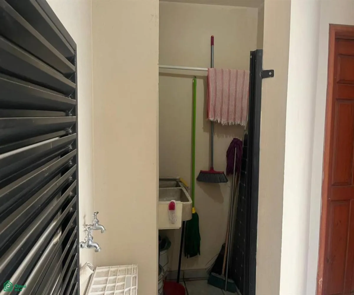 Casa En Venta,Altamira,Avenida Romanos 367, Zapopan, Jalisco 45160, 5 Habitaciones,4 Baños,Avenida Romanos,2,MX251054124