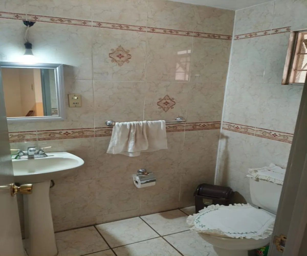 Casa En Venta,Jardines de la Paz,Calle Azucena 431, San Pedro Tlaquepaque, Jalisco 45519, 6 Habitaciones,2 Baños,Calle Azucena,2,papdc9F